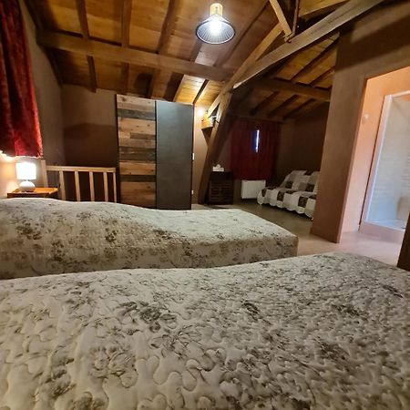 ホテル Domaine Du Cardou Puy-lʼÉvêque エクステリア 写真