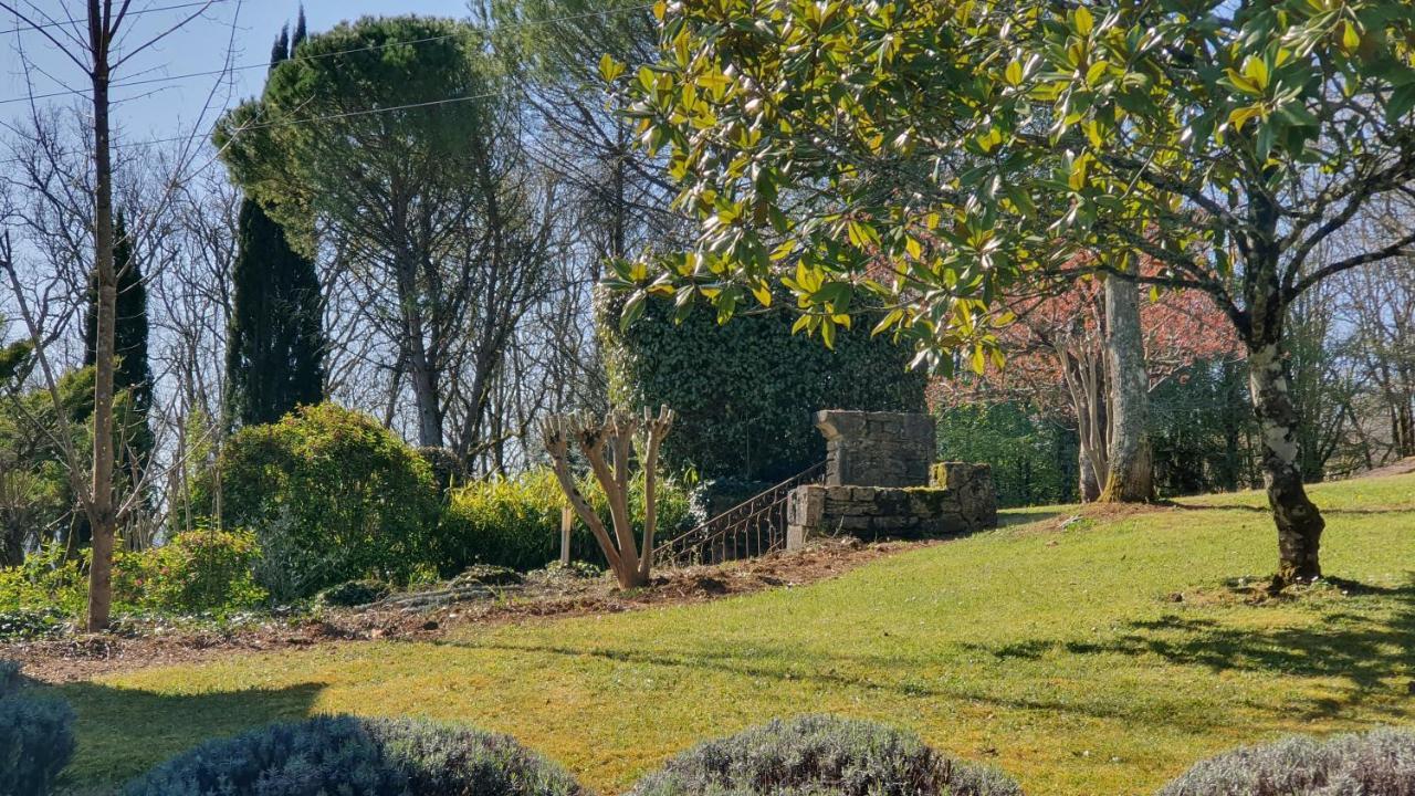ホテル Domaine Du Cardou Puy-lʼÉvêque エクステリア 写真